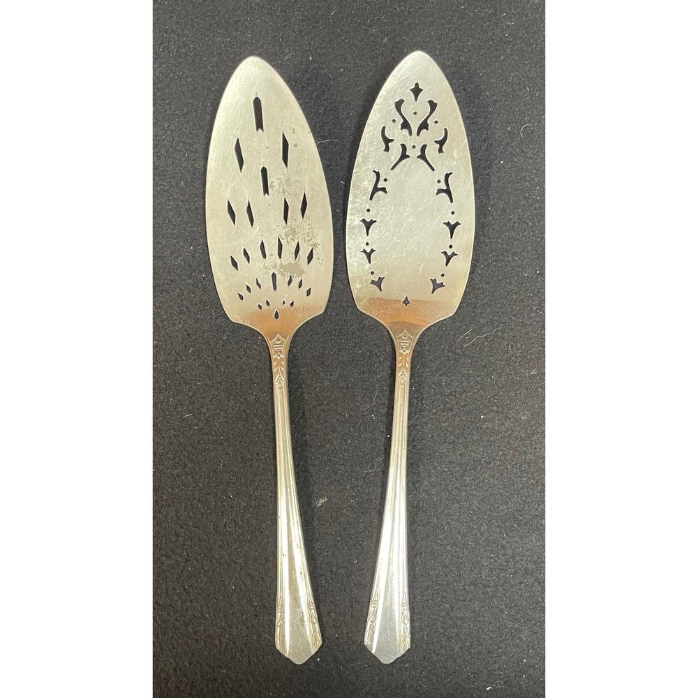 Vintage Wm. A. Rogers Pie Cake Servers (2) Silverplated Pierced Oneida A1 Plus